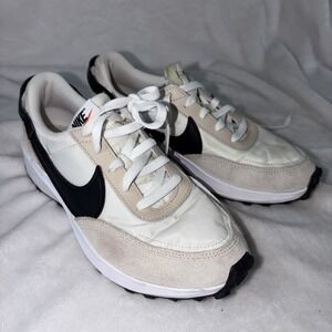 Nike Waffle Debut Women's Sanddrift / Black (DH9523-102)  8.5 wrap-around Swoosh